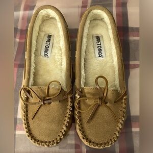 MINNETONKA Women's Britt Trapper Slipper